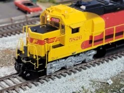 Athearn Genesis G67229 HO Scale EMD SD45-2 Santa Fe "Kodachrome" ATSF 5826 With DCC & Sound - USED -Alas Train Model Shop 20230419 102044