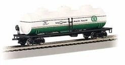Bachmann 17137 HO Scale Dome Tank Car Quaker State QSOX 746 - NOS